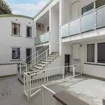 Colonna Folonari Apt 6
