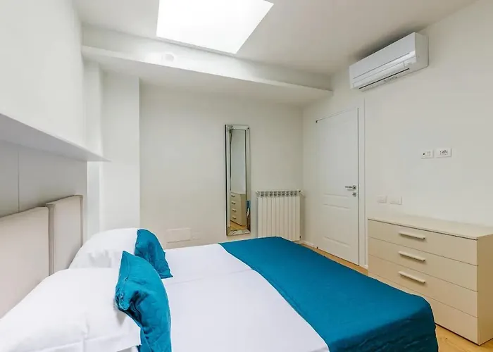 Colonna Folonari Apt 6